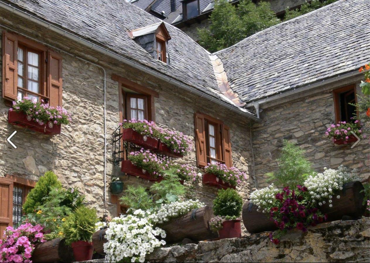 Casa De Piedra Con Encanto En El Bonito Pueblo De Bagergue ภายนอก รูปภาพ